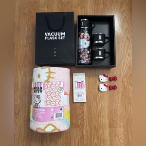 {Hello Kitty} bundle